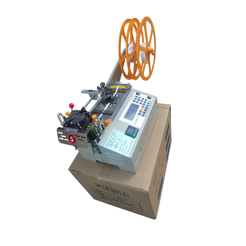 Electronic eye slitting machine